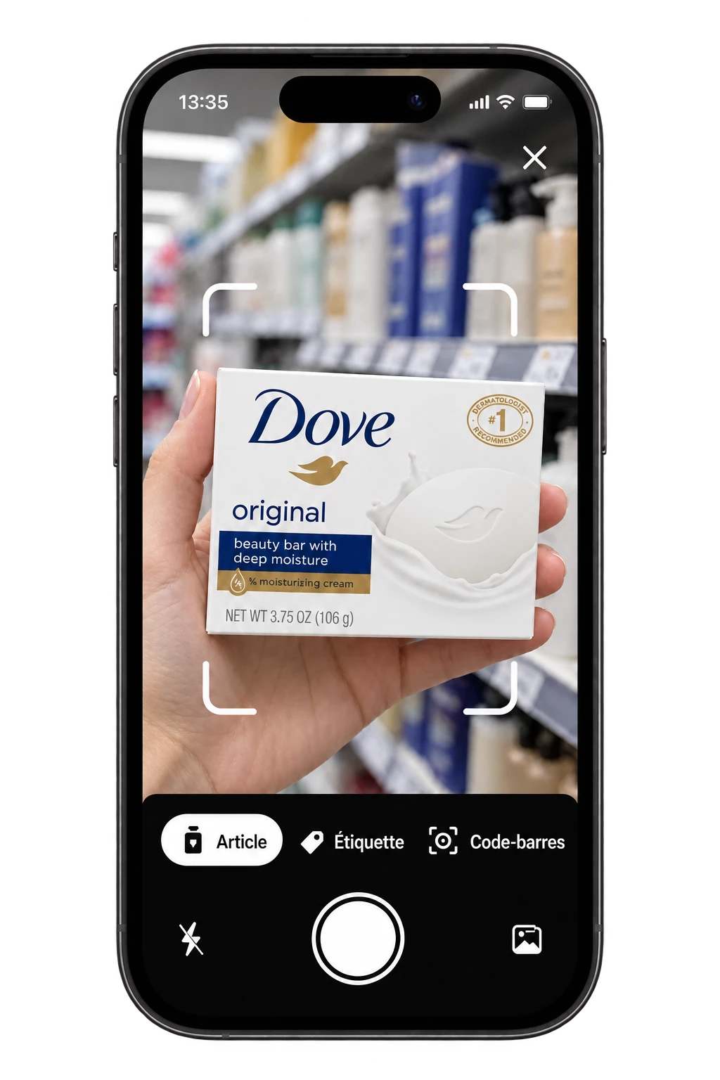 Appareil photo de Toxic Scan scannant un pain de toilette Dove Original dans un rayon de produits d’hygiène